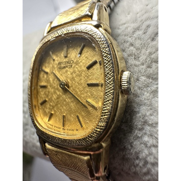 Seiko 2Y00-5029 Ladies Watch 17MM 6\